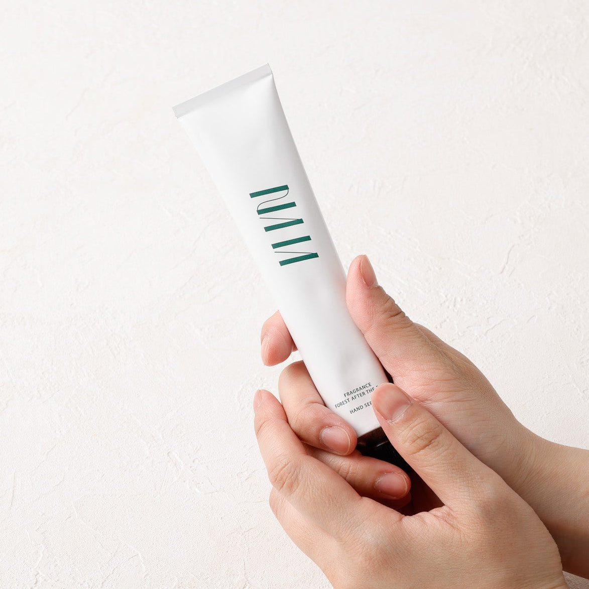 ハンド美容液　雨上がりの森の香り